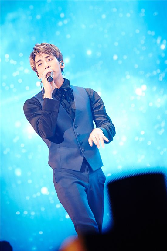 샤이니 종현 ‘★이 졌다’ 네티즌 “어린 나이에 얼마나 힘들면...”