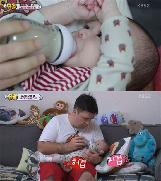 KBS 2TV 육아 프로그램 '슈퍼맨이 돌아왔다'의 한 장면. 방송인 샘 해밍턴이 아들 윌리엄에게 분유를 먹이고 있다.(사진=방송 캡처)