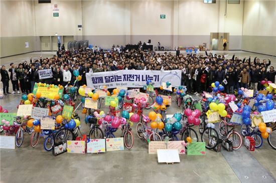 한국필립모리스 양산 공장 임직원, 취약계층 아동에 자전거 48대 전달