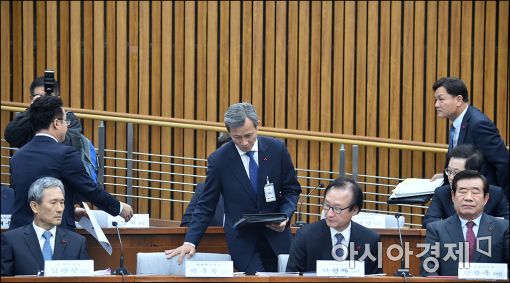 [포토]청와대 기관보고 출석하는 이영석 경호차장