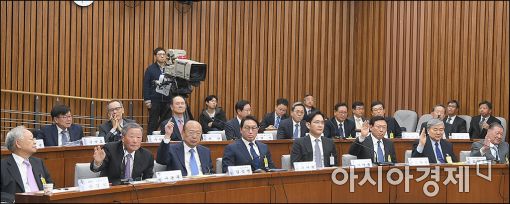 지난 6일 국정조사 청문회에 참석한 재계 총수들.