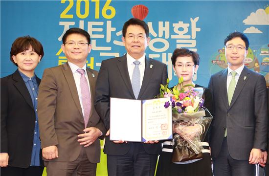 하나금융그룹, '2016 대한민국 친환경 유공' 대통령 표창 수상