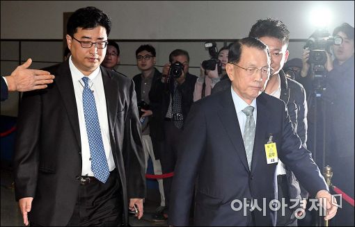 [포토]청문회장 들어서는 김기춘 비서실장