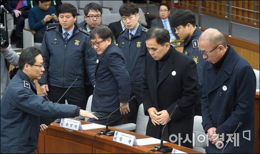 [포토]교도관 지시 따르는 차은택·김종·송성각