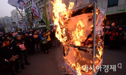 [포토]새누리당에 불 붙은 민심의 분노