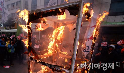 [포토]활활 타오르는 새누리당