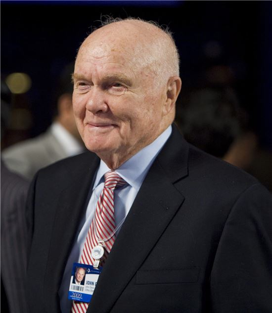 [포토]美 최초 지구궤도 돈 우주인 존 글렌 잠들다