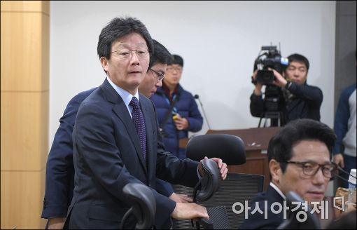 [포토]비상시국회의 참석하는 유승민 의원