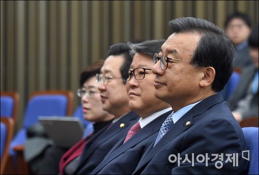친박, 윤리위원 추가선임…비주류 출당 작업 본격화