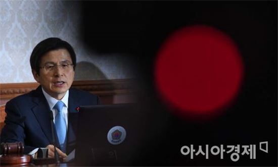 황 권한대행, 공식 첫날 '국정공백 최소화' 행보