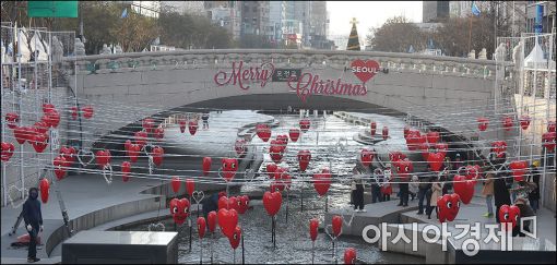 [포토]청계천에서 미리 만나는 크리스마스