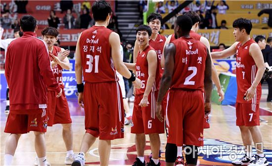 [포토]오리온, '동부 꺾고 연패 탈출'