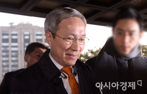 [포토]출근하는 강일원 헌법재판관