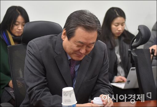 [포토]김무성 전 대표, '웃음의 의미는?'