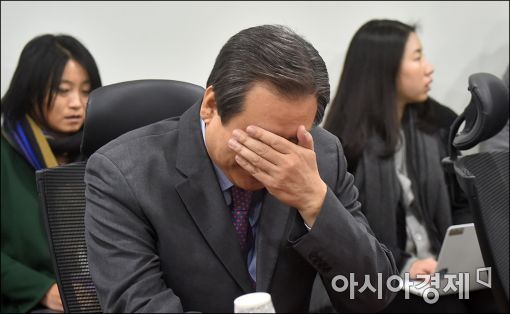 [포토]웃음 참는 김무성 전 대표