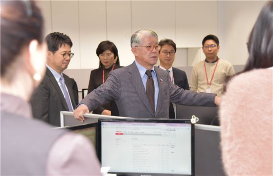 워커힐 면세점, 부활 준비 끝냈다…최신원 회장, "자신있다" 