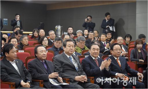 [포토]개헌포럼 참석한 김무성