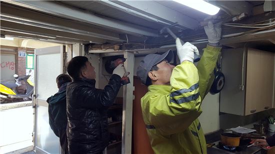 자락길 닥터하우스, 서대문 한부모가정 집수리 봉사 