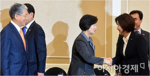 [포토]인사 나누는 야3당 대표