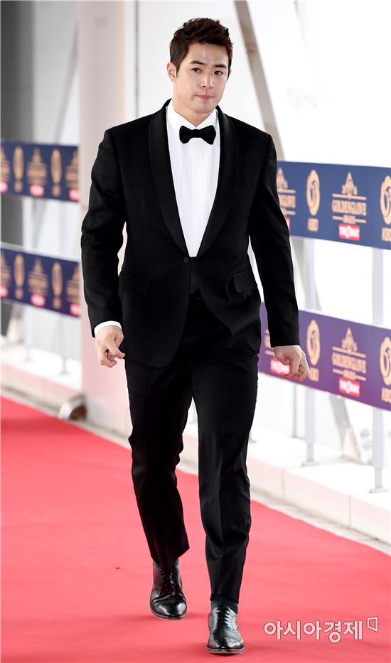 [포토]김재환, '멋진 턱시도 차림으로 등장'
