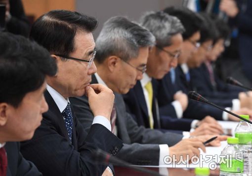 [포토]심각한 표정의 은행장들 