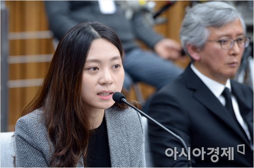 [포토]답변하는 신보라 전 간호장교