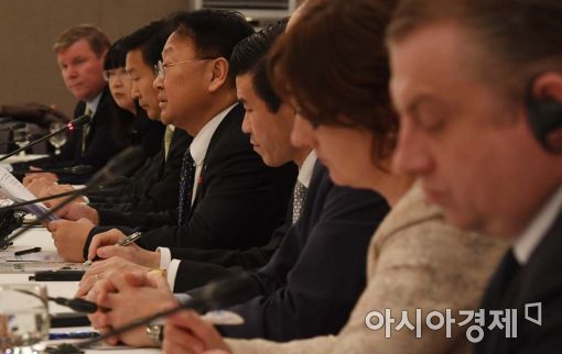 [포토]유일호, "한국은 위기에 더 강하다"