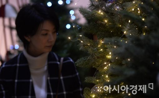 [포토]'크리스마스 소품 준비'