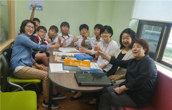진로탐색 프로그램 참여 학생들