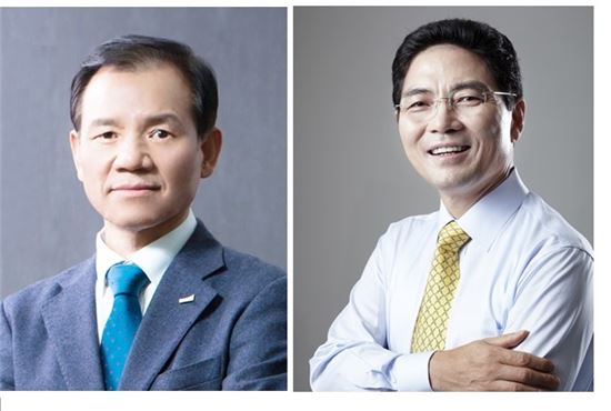 왼쪽부터 김석만 무림페이퍼 대표, 이상훈 한솔제지 대표