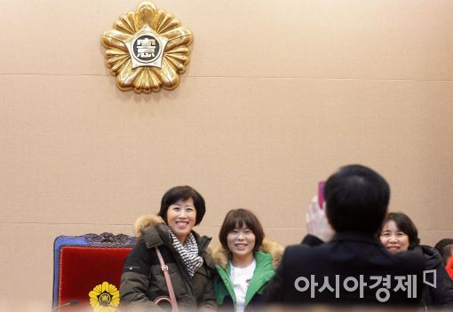 [포토]대심판정에서 추억 쌓는 시민들