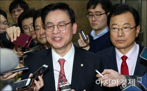 정우택 "국조특위 사전 모의 논란, 내일 위원들 만나볼 것"
