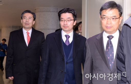 [포토]탄핵심판 답변서 제출한 박근혜 대통령 법률 대리인단