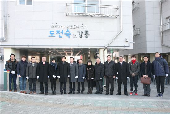 이해식 강동구청장, 청년 공공임대주택 도전숙(宿) 개소 