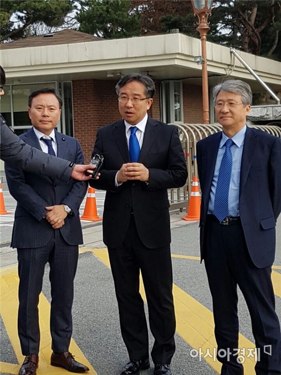 (왼쪽부터)이길한 HDC신라 공동대표, 한인규 호텔신라 사장, 양창훈 HDC신라 공동대표. 