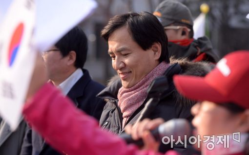 태극기 집회에 참석한 김진태 새누리당 의원 