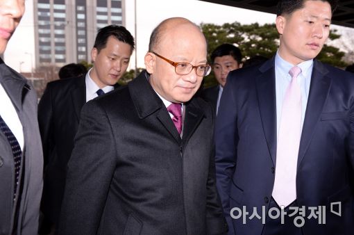 [포토]삼엄한 경호 속 출근하는 박한철 헌법재판소장