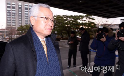 [포토]출근하는 김창종 헌법재판관