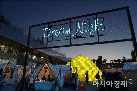 국립아시아문화전당(전당장 직무대리 방선규)은 오는 22일부터 24일까지 3일간 아시아문화광장에서 ‘특별한 크리스마스 DREAM NIGHT’를 개최한다.