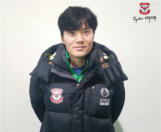 국가대표 출신 정경호 코치, 상주 상무 합류