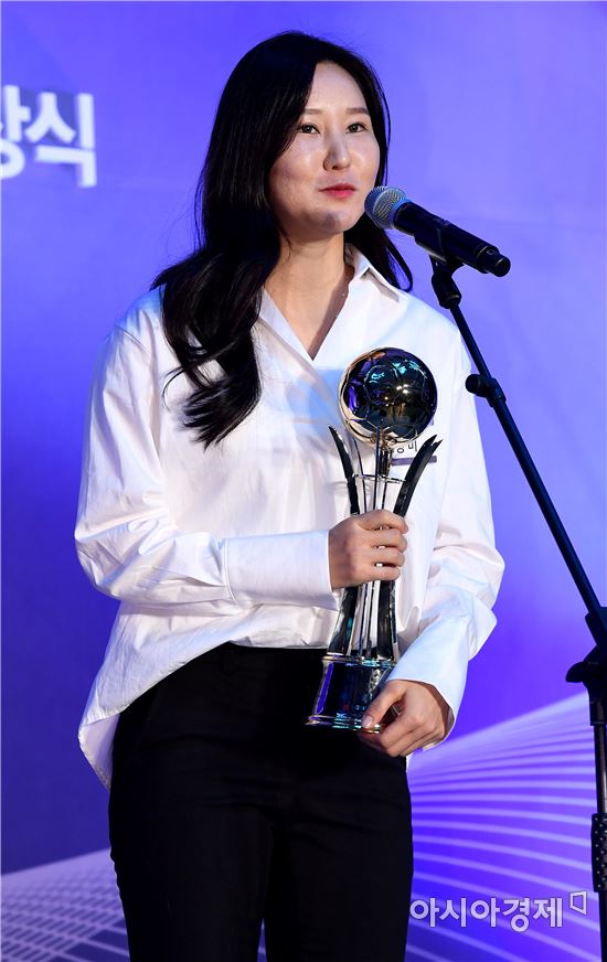 [포토]김정미, '올해의 선수상 수상했어요'