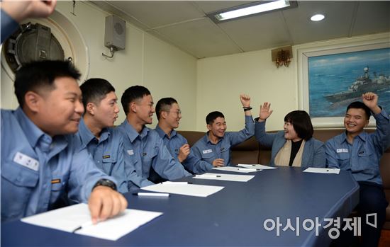 해군 1함대에서 지난해 7월부터 1년 6개월째 근무하고 있는 박진미(45) 병영생활상담관