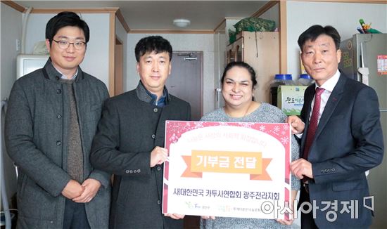 카투사연합회 광주전라지회, 투병 중학생에 성금 전달