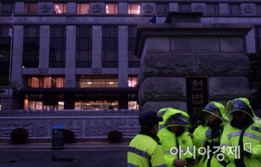 [포토]헌법재판소 앞 24시간 경비 태세