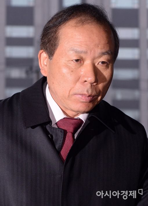 [포토]탄핵심판 준비기일, 출근하는 김이수 헌법재판관