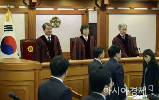 헌재 “첫 변론기일 내달 3일”…탄핵소추절차 부적법 주장 기각