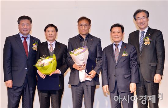 윤장현 광주시장, 광주건축사회 창립 30주년 기념식 참석