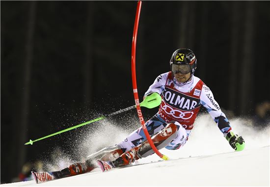 히르셔, 스키 슬라럼 황제의 질주