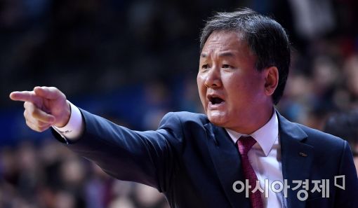 KBL 기록사전 유재학 감독, 전설 하나 더 썼다