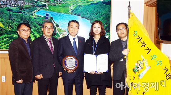 김생기 정읍시장, 2016년도 산림사업 2개 분야 우수기관 표창 전수